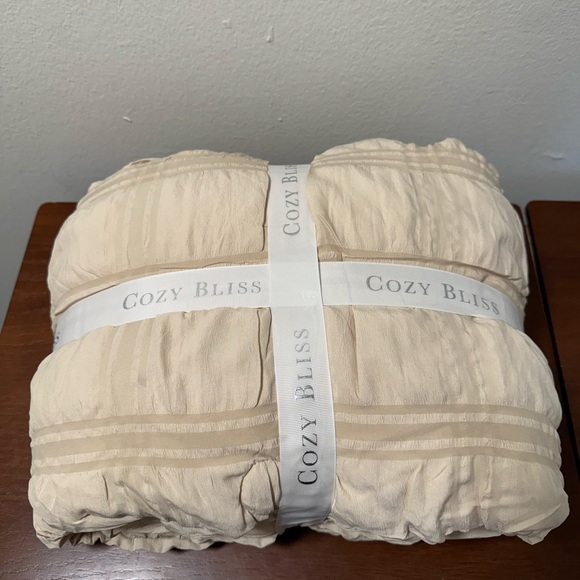 Cozy Bliss Cooling Comforter Seersucker Plaid King Size - Picture 5 of 5